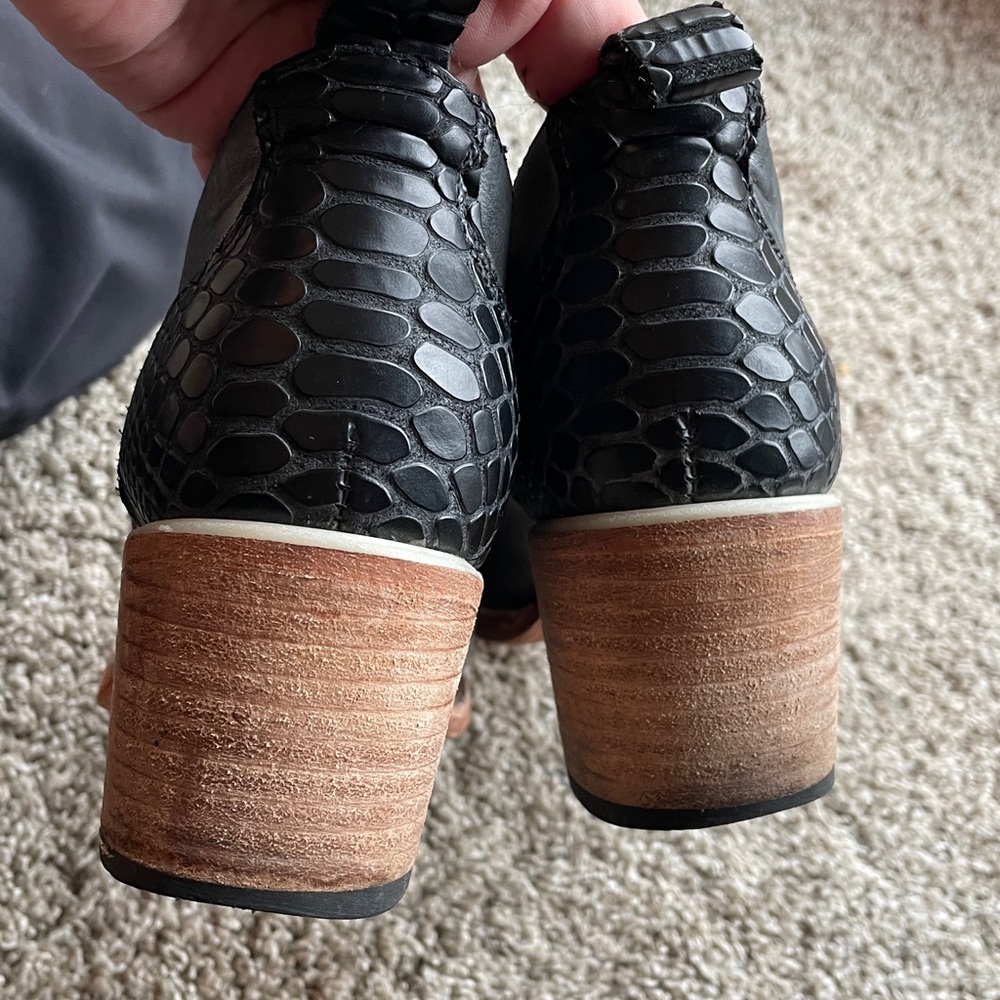 Freebird by Steven Sz 8 Sadie Black Leather Booties Wood Block Heel Snake Accent - Picture 5 of 14